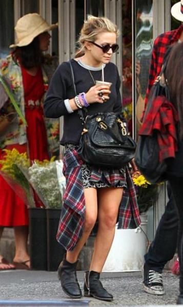 WSF - Chloe Paratay - mary-kate-olsen-and-chloe-paraty-shoulder-bag-gallery Outfits Party Night, Ashley Olsen Style, Chloe Paraty, Olsen Fashion, Olsen Twins Style, Grunge Chic, Olsen Twins, Mary Kate Olsen, Grunge Look