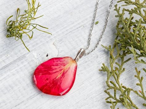 Rose petal necklace Red necklace Terrarium necklace Pressed flower necklace Terrarium pendant Real f Pink Pendant Necklace With Pressed Flowers, Handmade Resin Flower Pendant Necklace, Green Pressed Flowers Round Pendant Jewelry, Rose Preserved In Resin Pendant, Fern Necklace, Pressed Flower Jewelry, Real Rose Petals, Silver Flower-shaped Resin Necklace, Resin Rose