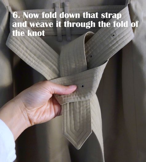 How to properly tie a classic Burberry trench coat knot in two ways in photos (Unisex) | Save. Spend. Splurge. Coat Knot, Burberry Trench Coat Outfit, How To Wear Belts, Outfit Trench, Spring Trench, Trench Coat Outfit, Burberry Coat, Burberry Trench, Burberry Trench Coat