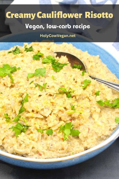 This silky cauliflower rice risotto is so sumptuous and filling! Cauliflower rice or grated cauliflower is simmered with vegetable stock, garlic and thyme until it takes on amazing flavor and a creamy, risotto-like consistency. This low-carb vegan recipe is perfect with a delicious, summery vegetable side or stew. Grated Cauliflower Recipes, Low Calorie Risotto, Cauliflower Rissoto, Cauliflower Risotto Vegan, Rice Alternative, 800 Calorie Diet Plan, Cauliflower Risotto Recipes, Cauliflower Rice Risotto, Risotto Vegan