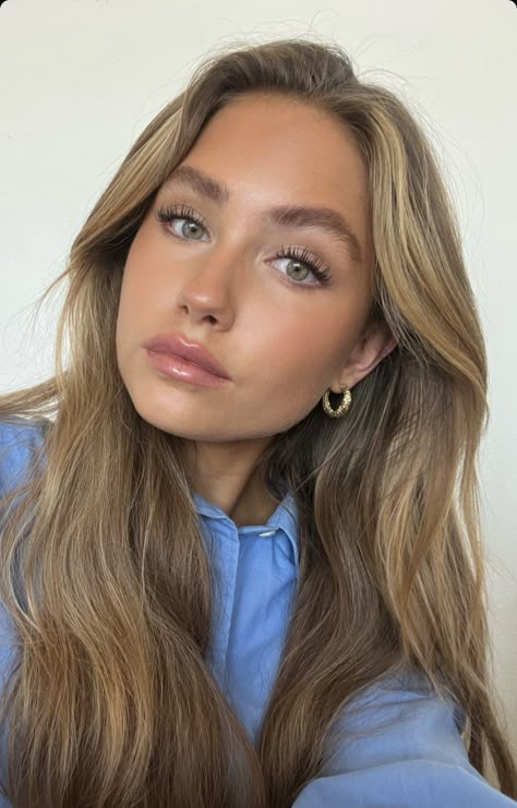 Hair Inspo For Blue Eyes, Low Coverage Makeup, Blonde Hair Tan Skin Green Eyes, Good Hair Color For Green Eyes, Green Eyes Dark Blonde Hair, Caramel Hair Green Eyes, Hair Ideas For Green Eyes, Dark Blonde Hair Hazel Eyes, Hairstyles For Green Eyes