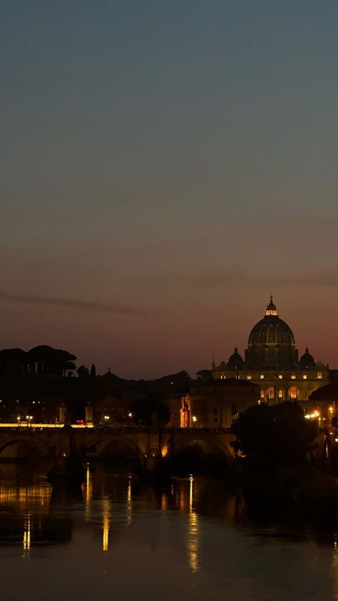 Roma Aesthetic Night, Writing Aestethic, Study Season, Roma Aesthetic, Baby Aesthetic, Italian Girl, Sky Pics, Romantic Dream, Night Vibes