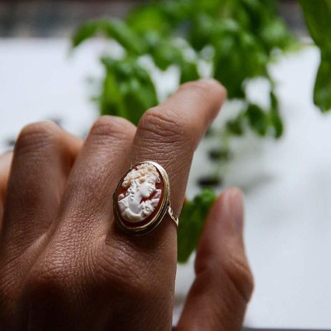 Cameo Rings, Jewellery Studio, Mom Ring, Accesories Jewelry, Cameo Ring, Vintage Cameo, Woman Portrait, Jewelry Studio, Classic Gold