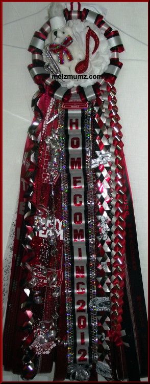 Basic Single Homecoming Mum Mum Designs, Mums And Garters, Homecoming Mums Senior, Texas Traditions, Homecoming Corsage, Football Mums, Texas Homecoming Mums, Homecoming Garter, Homecoming Week