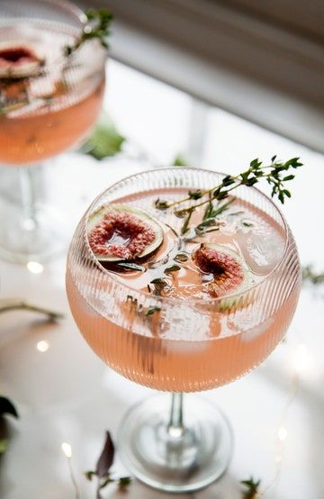 Fig Syrup, Christmas Gin, Christmas Ideas For Boyfriend, Gin Drinks, Gin Bar, Gin Fizz, Festive Cocktails, Delicious Drinks, Christmas Cocktails