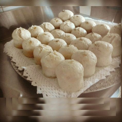 South African steamed breads. Dumplings / Muffin Dumplets)/ Amadombolo Steam Bread Recipe South Africa, South African Dumpling Recipe, Steamed Bread Recipe, Steamed Bread, Baking Breads, Bread Dumplings, African Cooking, Recipe Baking, Dumplings Recipe