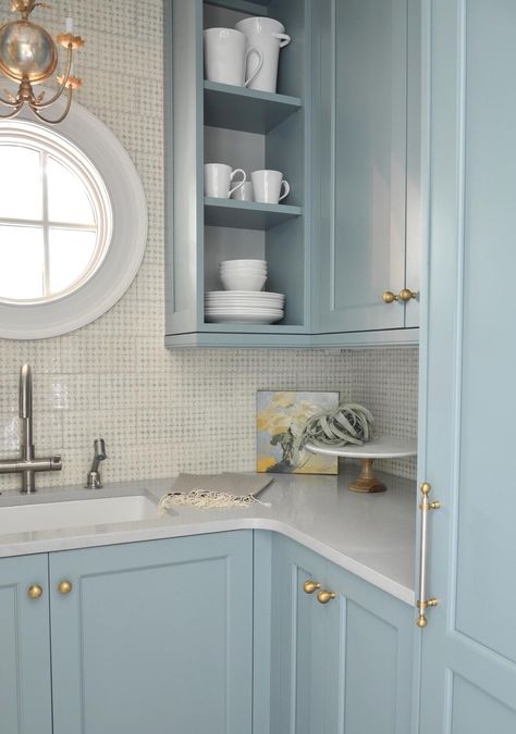 Brass hardware pairs beautifully with this light-blue cabinetry featured in a former Southeastern Designer Showhouse designed by Design Galleria and Lauren Deloach. Image: Matthew Quinn Collection Blue Cabinetry, Light Blue Kitchens, Building Kitchen Cabinets, Drawing Room Decor, Classic White Kitchen, Blue Kitchen Cabinets, Blue Cabinets, Remodel Kitchen, White Cabinetry