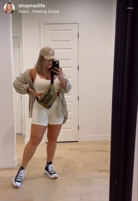 Midsize Fashion Athleisure, Plus Size Hairstylist, Sporty Outfits Midsize, Midsize Disney Outfits, Hot Mom Outfits Summer, Plus Size Athleisure Outfits Summer, Comfy Summer Outfits Plus Size, Plus Size Outfit Ideas Summer, Midsize Looks