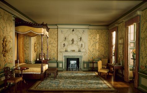 Sunny yellow wall treatments on this miniature English Bedroom of the Georgian Period, from The Thorne Rooms English Drawing Room, Manor Bedroom, English Bedroom, Historical Interior, Georgian Interiors, Dollhouse Bedroom, The Art Institute Of Chicago, Dolls House Interiors, Four Poster