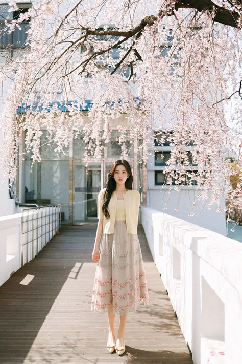 Korean Church Outfit, Japan Cherry Blossom Outfit, Blossom Outfit, Cherry Blossom Outfit, Blush Floral Dress, White Frock, Chinese Fancy Dress, Minimalist Fashion Women, Japan Outfit