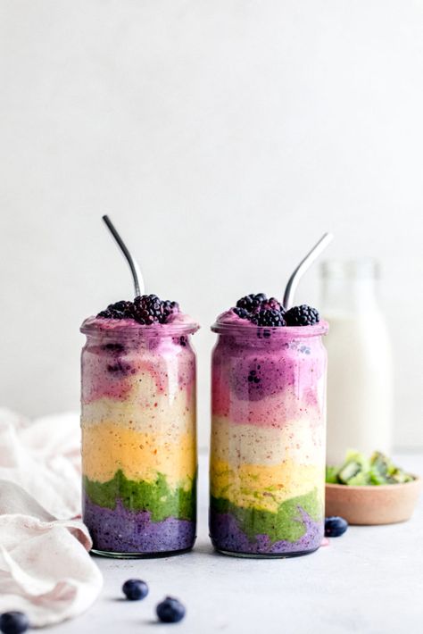 Rainbow Smoothie, Almond Cow, Pulp Recipe, Mango Banana Smoothie, Plats Healthy, Smoothie Bar, Strawberry Banana Smoothie, Blueberries Smoothie, Mango Smoothie