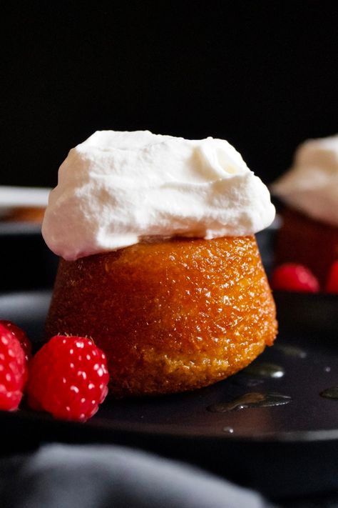 Italian Warm Butter Cake Browned Butter Cake Recipe, Mini Butter Cake, Italian Butter Cake, Warm Butter Cake Recipe, Fluffy Pound Cake, Brown Butter Cake, Italian Butter, Semolina Flour, Kentucky Butter Cake