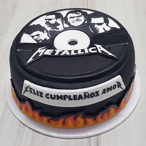 Tortas personalizadas, metallica cake, torta Metallica Metallica Cake, Metallica Band, Bday Cake, Kinds Of Music, Weight Plates, Metallica, Birthday Cake, Pastel, Cake