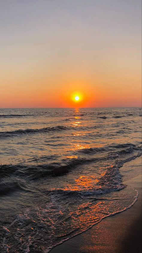 Sun Set Ocean, Plage Aesthetic, Playa Aesthetic, Sunset Beach Aesthetic, Sunset Holiday, Sunrise On The Beach, Sunsets Beach, Sea Sunrise, Beach Instagram Pictures