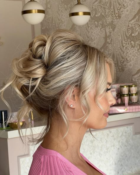 Summer Calls For Messy Buns; And We Are All Up For The Messiness - VIVA GLAM MAGAZINE™ Bridal Updo With Tendrils, Celebrity Wedding Hair Updo, Bridal Updo Whimsical, Mohawk Wedding Hair, Bridal Shower Hair Updo, High Up Do Bridesmaid Hair, Fancy French Twist Updo, Bridesmaid Curly Updo, Rehearsal Dinner Updo