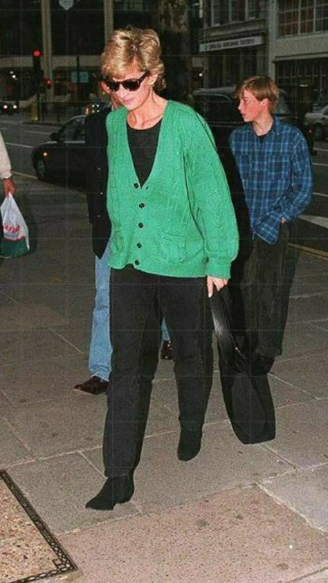 Lady Spencer, Diana Williams, Princess Diana Fashion, 90s Inspired Outfits, Princes Diana, Diana Fashion, Outfit 90s, Lady Diana Spencer, Diana Spencer