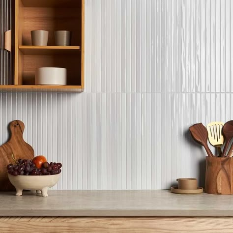 Kitchen White Backsplash Tile, Kitchen Backsplash Ideas 2024, Vertical Tile Backsplash Kitchen, White Cabinet Backsplash, Bath Wall Tile, White Backsplash Kitchen, Bar Backsplash, Backsplash With White Cabinets, Modern Kitchen Backsplash