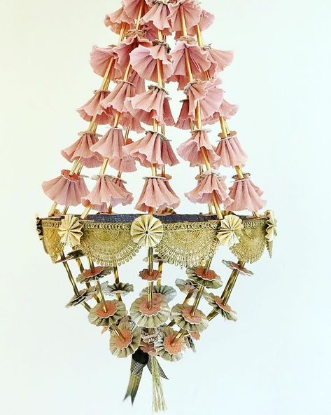 Leslie (@myrtlesletta) • Instagram photos and videos Paper Chandelier, Diy Lampe, Diy Chandelier, St Paul, Craft Tutorials, Hanging Decor, Paper Flowers, Paper Art, Home Crafts