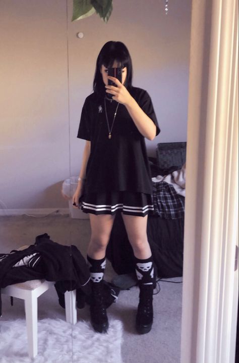 Simple Egirl Outfit, Pink Grunge Outfits, Egirl Style, Emo Clothes, Egirl Fashion, Pink Grunge, Egirl Clothes, Dark Clothes, Goth Women