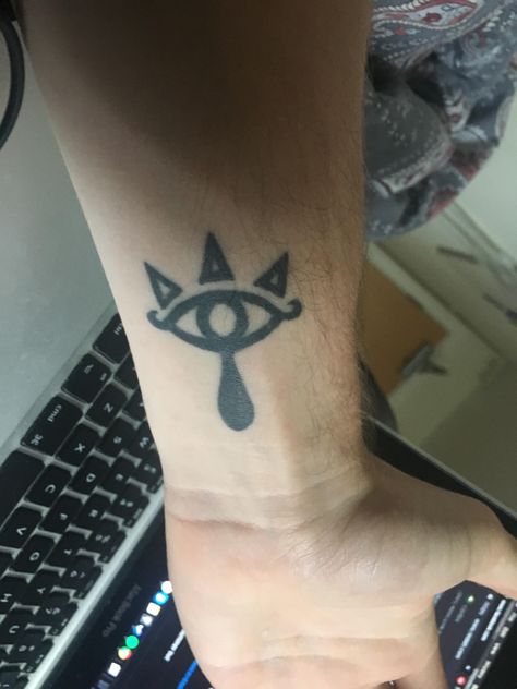 People liked my Skulltula Tattoo so what about my sheika Mark?  #BoTW #Mark #people #Sheïka #Skulltula #Tattoo #zelda  Check more at https://www.fsy.ovh/zelda/botw-people-liked-my-skulltula-tattoo-so-what-about-my-sheika-mark/ Zelda Oot Tattoo, Subtle Zelda Tattoo, Skulltula Tattoo, Zelda Heart Tattoo, Zelda Botw Tattoo, Breath Of The Wild Tattoo, Botw Tattoo, Loz Tattoo, Zelda Tattoo Ideas