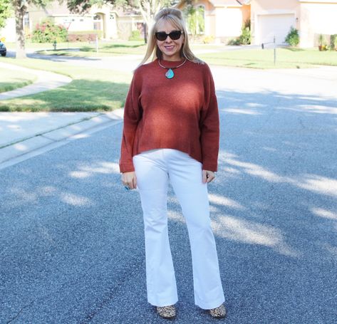 How to Wear White Pants in Fall and Link Up! White Pants In Fall, White Pants Fall Outfit, Pants Fall Outfit, Off White Pants, Starbucks Gift, Crafty Moms, Laugh Out Loud, Outfit Inspiration Fall, Link Up