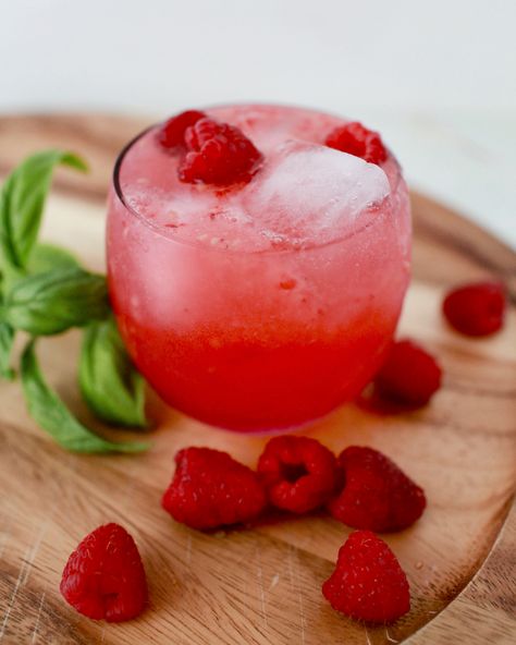 Raspberry Elderflower Gin and Tonic: A summery spin on a classic Gin + Tonic cocktail recipe, with St-Germain liqueur and fresh muddled raspberries! Raspberry Gin Cocktail, Gin And Tonic Recipe, Margarita Night, Elderflower Recipes, Gin Tonic Cocktail, Acv Drink, Elderflower Cocktail, St Germaine, Raspberry Gin