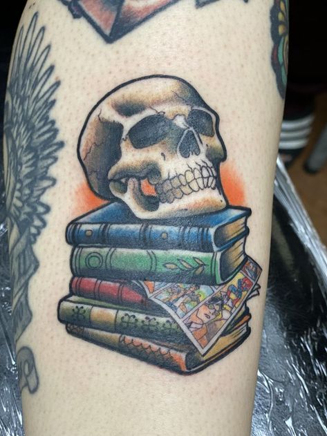 Book Skull Tattoo, Horror Book Tattoo, Books Tattoo, Spooky Tattoos, Tattoo Design Book, Horror Book, Book Tattoo, Neo Traditional, Design Drawings