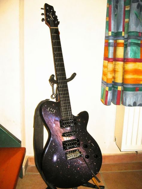 A galaxy electric guitar!!! Galaxy Guitar, Hevi Metal, Moon Guitar, Space Guitar, Black Acoustic Guitar, Instrument Design, Guitar Designs, Guitar Obsession, Guitar Painting