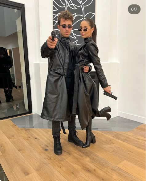 Spy Costume Couple, Matrix Group Costume, Trinity Costume Halloween, Matrix Womens Costume, 007 Costume Women, The Matrix Couple Costume, Trinity The Matrix Costume, Halloween Suit Costumes, Neo And Trinity Costume