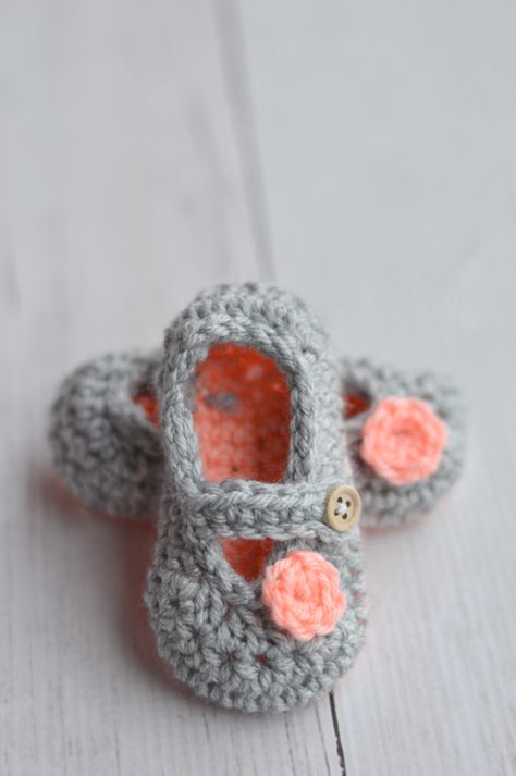 Crochet Mary Janes, Crochet Baby Blanket Beginner, Crochet Shoes Pattern, Baby Shoes Pattern, Crochet Sandals, Crochet Baby Girl, Booties Crochet, Crochet Booties