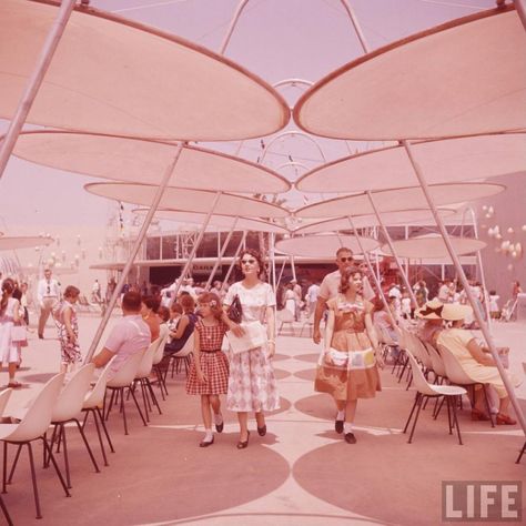 Disney and more: Amazing LIFE Magazine Pictures of Disneyland on Opening Day ! - Part Two : Tomorrowland Disneyland Opening Day, Disneyland Tomorrowland, Disneyland Aesthetic, Disney Princess Facts, Disneyland Photos, Retro Disney, Magazine Pictures, Disneyland Pictures, Disney Fun Facts