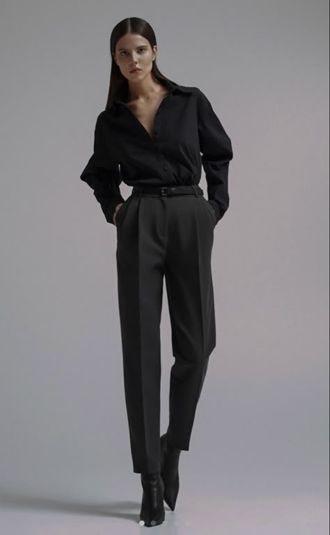 Menswear Trousers For Women, Office Outfits Women Architect, Architecture Outfits Woman, Black Formal Trousers Outfit, Women Power Suits, Architect Outfit Women Work, Businesswomen Outfits, Business Woman Outfits Boss, Casual Slacks Outfit