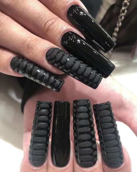 NAILPRO on Instagram: “🖤🐊 Here for this black croc print by @polished_dtla” Nail Manicure Black, Black Nails With Accent Nail, Black Nails With Accent, Black Croc Nails, Black Nail Glitter, Crocodile Print Nails, September Nails Art, Black Nails With Glitter, Black Acrylic Nails