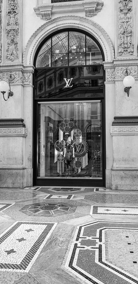 #vintage #louisvuitton #lv #boutique #shopping #milan #galleria Louis Vitton Wallpapers Aesthetic, Lv Wallpaper Louis Vuitton Black, Louis Vuitton Aesthetic Vintage, Lv Wallpaper Louis Vuitton Aesthetic, Louis Vitton Wallpapers, Louis Vuitton Aesthetic Wallpaper, Louis Vuitton Store Aesthetic, Luis Vuitton Aesthetic Wallpaper, Louis Vuitton Wallpaper Aesthetic