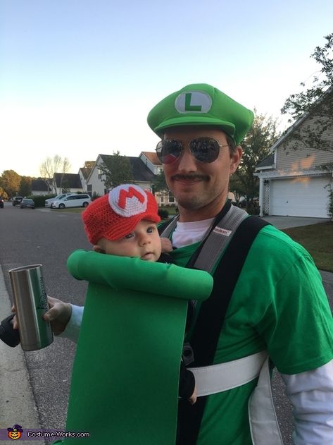 Nintendo Family Costume, Father And Son Halloween Costumes, Dry Bowser Costume, Father Son Halloween Costumes, Mario Family Costume, Mario Party Costume, Baby Mario Costume, Family Halloween Costumes With Baby, Baby Carrier Costume