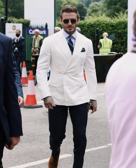 White Double Breasted Suit Men, Double Breasted Blazer Men, David Beckham Outfit, Men Wedding Attire, Beckham Outfit, Outfit Gala, Men Outfits Ideas, Beckham Suit, David Beckham Suit