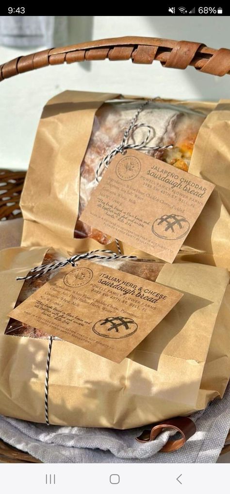 Packaging Sourdough Bread, Sourdough Bread Packaging Ideas, Gifting Bread Packaging, Bread Basket Gift Ideas, Sourdough Bread Gift Packaging, Sourdough Packaging Ideas, Bread Wrapping Ideas, Sourdough Gift Basket, Sourdough Bread Packaging