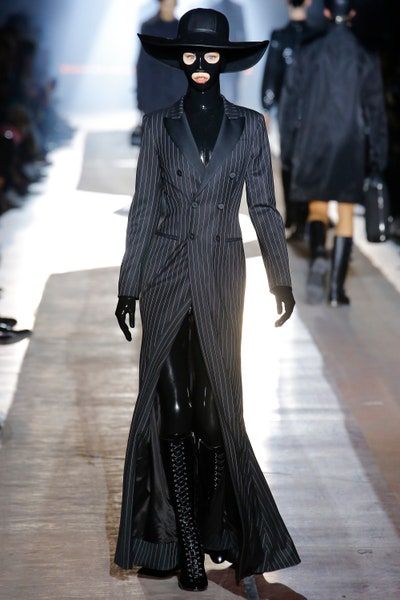 Dark Couture, Bio Queen, Moschino Fashion, Galliano Dior, Minako Aino, Paris Mode, Menswear Collection, Fashion Fall, Fall 2018