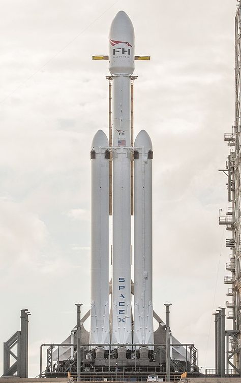 Falcon Heavy - February 6, 2018 Spacex Falcon Heavy, Space The Final Frontier, Nasa Space Program, Space Technology, Password Organizer, Falcon Heavy, Spacex Launch, Vintage Jeep, Space Stuff