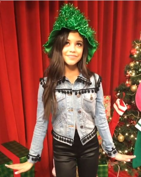 Jenna Ortega Christmas Jenna Ortega, Jenna Ortega Christmas Icon, Jenna Ortega Christmas, Wednesday Birthday, Baby Cooking, Christmas Thank You, Celeb Crushes, Wednesday Addams, Jenna Ortega