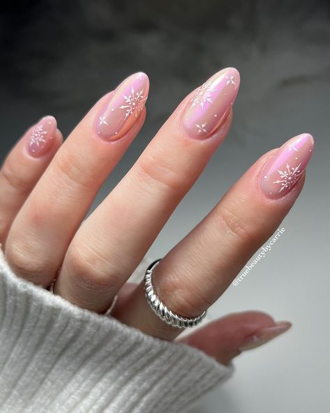 Snowflake Nails Ideas 2024 - 2025: 25 Gorgeous Designs to Try - Fall Update 2024 Snowflake Nail Design, Christmas Nails Easy, Snowflake Nails, Soft Nails, Winter Nail Designs, Festival Nails, Winter Nail, Elegant Nails, Xmas Nails