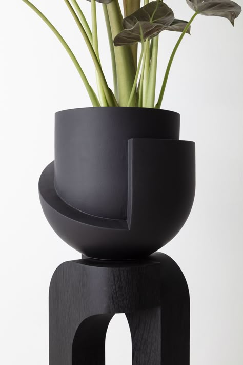 Vayu Coal with Sculptural Pedestal. Solid oak plant stand handmade in Brooklyn by Joel Seigle, paired with our Coal Vayu Planter. Materials: Vessel earthenware, base solid oak Each stand is made to order, please allow 8-12 weeks for shipping. Footed Planter Indoor, Frp Planters, Geometric Planter, Modern Plant Stand, Christmas Flower Arrangements, Fiddle Leaf Fig Tree, Pedestal Stand, Indoor Planter, Modern Planters