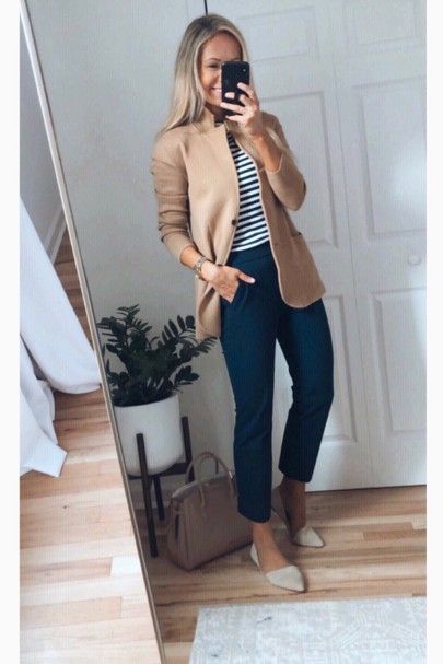 J.Crew sweater blazer outfit for work business casual outfit preppy style #LTKunder100 #LTKsalealert #LTKworkwear Sweater Blazer Outfit, Elegantes Outfit Damen, Outfit Preppy, Look Formal, Business Outfits Women, Business Casual Outfits For Women, Blazer Outfit, Business Casual Outfits For Work, Sweater Blazer