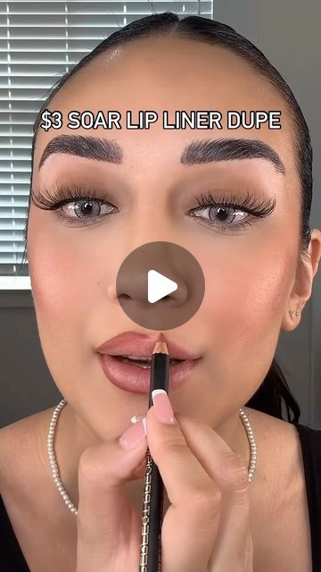 MARJAN on Instagram: "OMG $3 soar lipliner dupe! 🙊😳   @lagirlcosmetics blushing lip liner   #makeup #makeuptutorial #makeupartist #wakeupandmakeup #makeupdupes #makeuphacks #hudabeauty" Makeup Tutorial Lip Liner, Chestnut Lip Liner Mac, How To Put Lip Liner On, How To Apply Lip Liner Tutorials, How To Apply Lip Liner, Lipliner Tutorial, Lip Liner Looks, Lip Liner Tips, Whirl Lip Liner