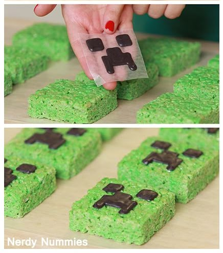 Cheap Minecraft Party Ideas, Minecraft Birthday Diy Ideas, Minecraft Birthday Party Favors, Minecraft Rice Krispie Treats, Minecraft Birthday Dessert, Minecraft Rice Krispies, Minecraft Birthday Treats, Diy Minecraft Cupcakes, Minecraft Treats