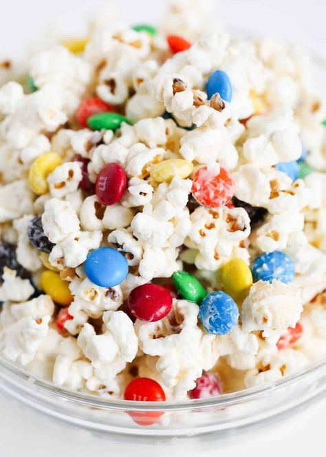 M&M Popcorn Best Party Snacks, Popcorn Mix, Popcorn Snacks, I Heart Naptime, Candy Popcorn, Party Snack, Popcorn Recipes, Snack Mix, Christmas Recipes