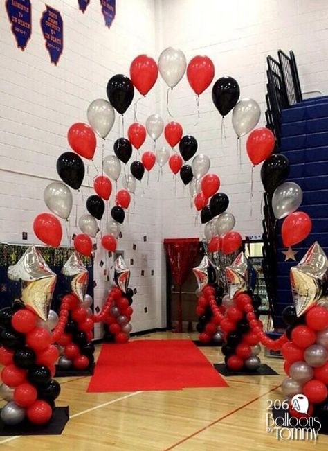 Sports Banquet Balloons, Basketball Photo Backdrop Ideas, Senior Night Backdrops, Homecoming Court Decorations, Gymnasium Decorating Ideas, Cheer Balloon Arch, Senior Night Balloon Arch, Volleyball Banquet Decorations, Senior Night Gym Decorations