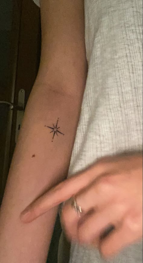 Compass Hip Tattoo, Polaris Tattoo Stars, Compass Heart Tattoo, Compas Tattoo Woman, Moravian Star Tattoo, Polaris Star Tattoo, Polar Star Tattoo, Dainty Compass Tattoo, Polaris Tattoo