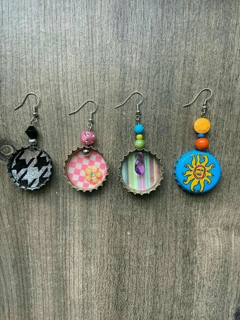 Recycled Crafts For Adults, Upcycled Earrings Diy, Recycled Earrings Diy, Trash Earrings, Alt Accessories Diy, Can Art Ideas, Trash Jewelry, Diy Jewelry Recycled, Indie Crafts