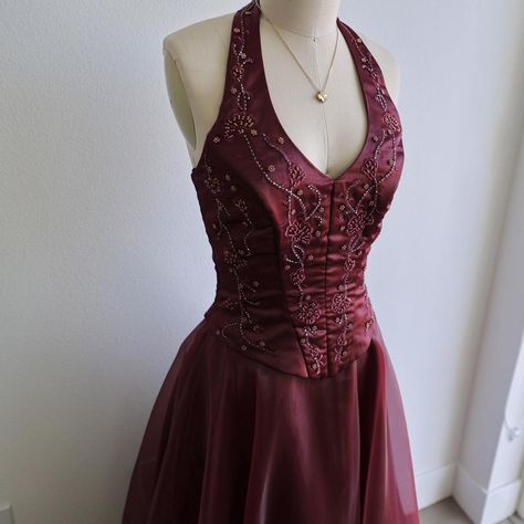 Halter Neck Prom Dresses, Prom Dresses Small Chest, Alternative Formal Dresses, Red Mini Dress Aesthetic, Corset Dresses Vintage, Dresses Without Sleeves, Halter Neck Formal Dress, Dark Red Prom Dresses, Rockstar Dress